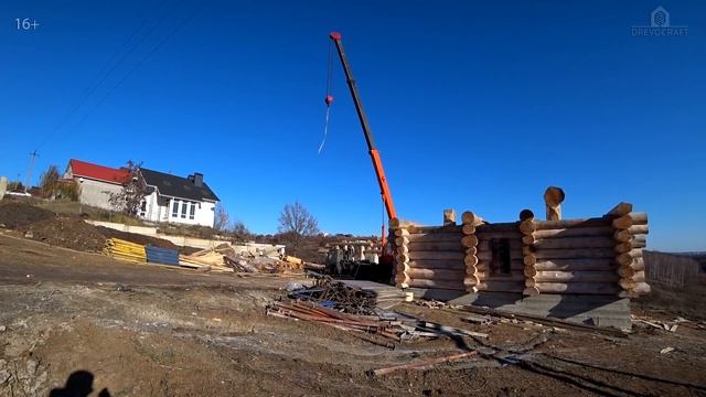 Сложный монтаж Кедровой бани в Белгороде. Красивая баня с мощными юбками в Рязани [Drevocraft]