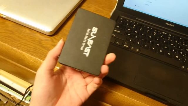 無料になったMac OS X Lionを黒MacBookにインストールします。