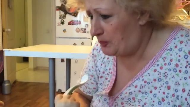 Как Варя кашу кушает