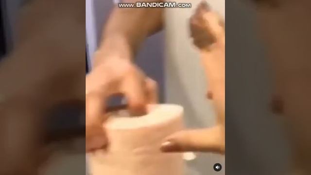 Андрей, подай туалетную бумагу