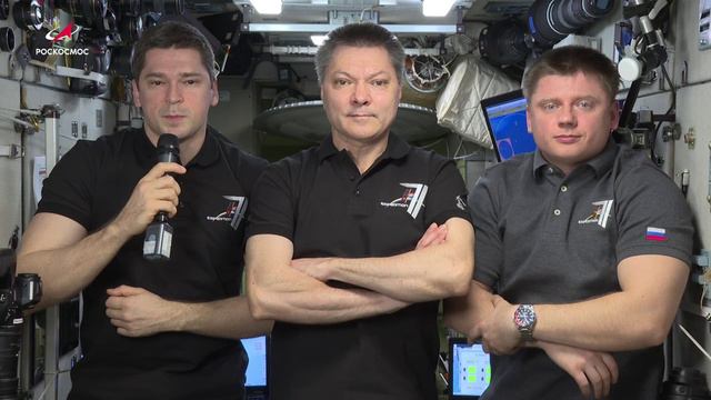 Покорители орбиты поздравляют с Днём космонавтики