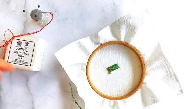 【目の刺繍に使える】サテンステッチの上からフレンチノットステッチをする時の事｜字幕あり｜アンナスの動画でわかる刺繍教室｜annas 川畑杏奈｜