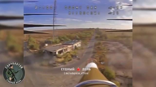 Удар #fpv дроном ВТ-40 по транспорту ВСУ.  Хохлам пришлось выпрыгивать на ходу.  🔥СУДНЫЙ ДЕН...