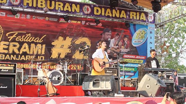 Tami Aulia " Waktu Yang Salah" di Festival Jerami Banjarejo