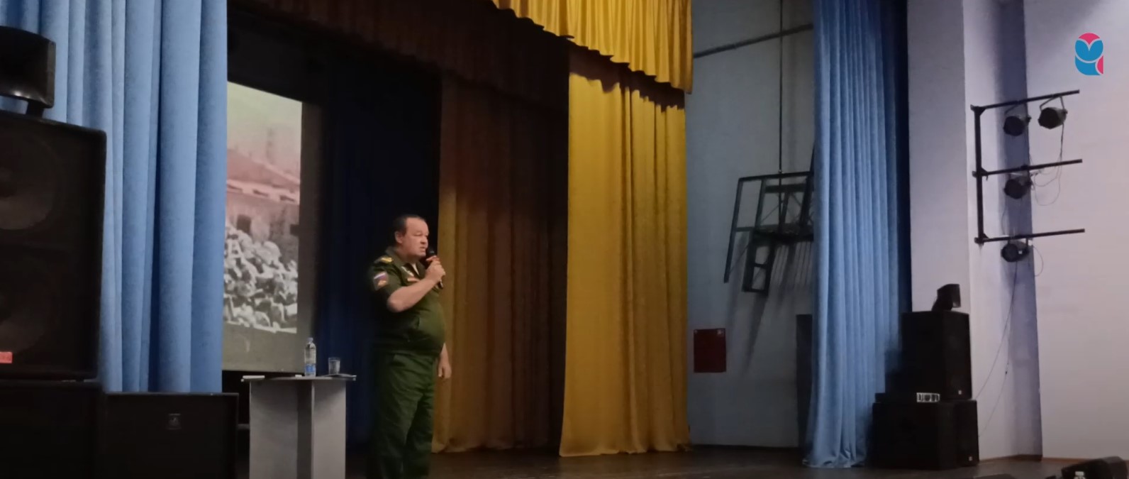 Ветеран СВО провел урок мужества для школьников в поселке Береза