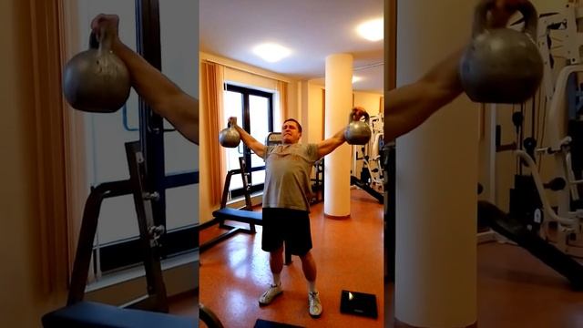 KETTLEBELL IRON CROS 24 KG x 10 КРЕСТ С ГИРЯМИ 24 КГ x 10