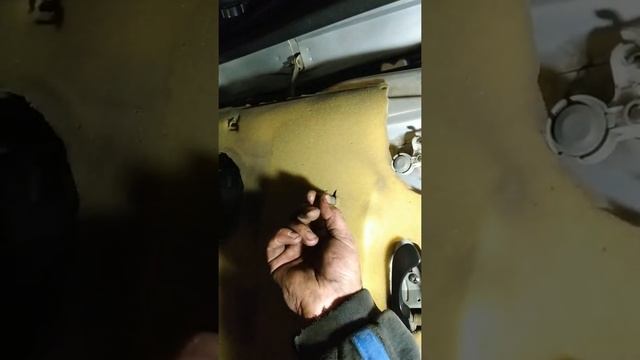 Снятие задней обшивки на Mitsubishi Carisma