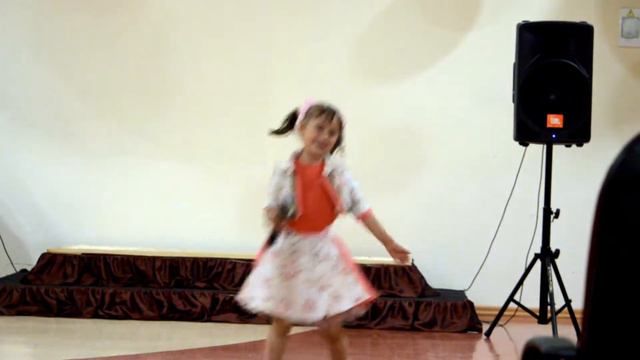 Песня "Мы вместе"  поет Мирослава Рехтина (5 лет)