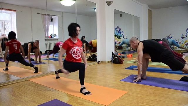 Лара Корнеева. Сурья Намаскар и Чандра Намаскар. 3 часть