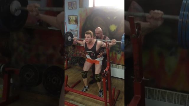 Присед 190 kg . Собственный вес 81 кг