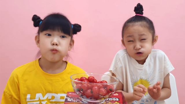Red Food Mukbang | Jelly Monster eating show  빨간색 음식 먹방 DONA ROOZI 젤리몬스터