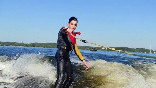 Расслабляюсь на Wake surfing