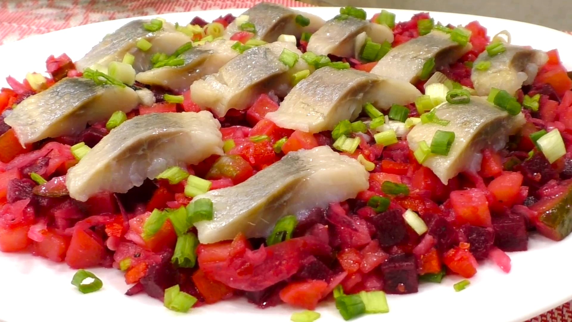 Винегрет классический (русский салат) с селедкой самый настоящий, такой каким он и должен быть.