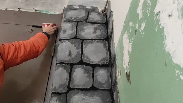 Оригинально разрисовываю старый облезлый тамбур.