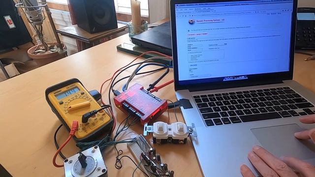 Shows the basic Dwanta Monitor system and how to signon, including stepper motor control from PHP.
