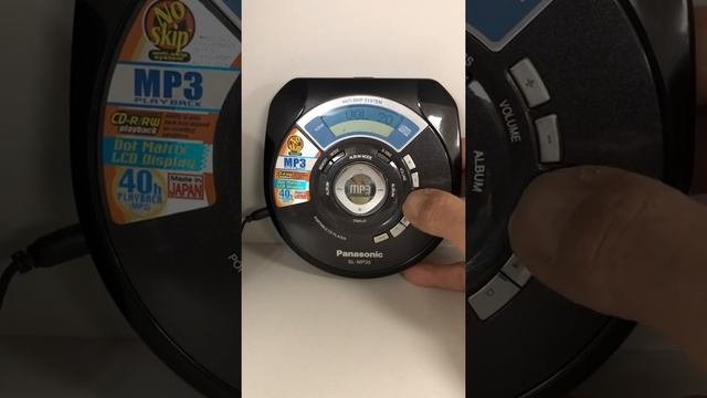 Discman Panasonic SL MP-35 en funcionamiento.