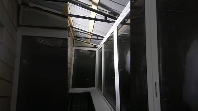 Холодное остекление балкона, установка крыши.