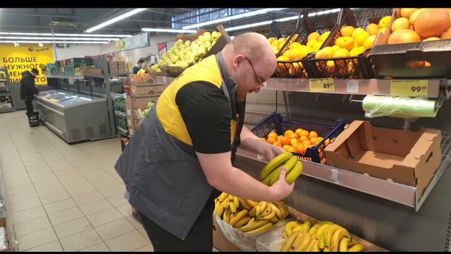 I Worked In A REAL RUSSIAN Supermarket For The Day | Chizhik Supermarket