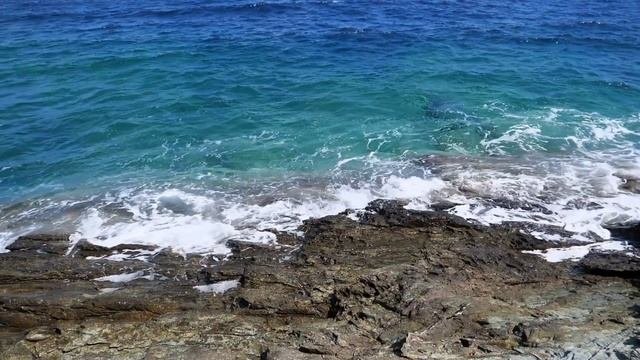 Приятная легкая музыка и море. Наслаждайтесь.