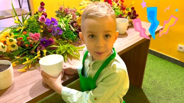 Матвей и Сава пробуют быть врачами и флористами