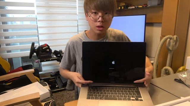 MacBook Pro 16インチを開封! i5からi9に変わるだけで凄い性能差!!