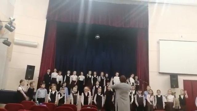 Почему медведь зимой спит ?
