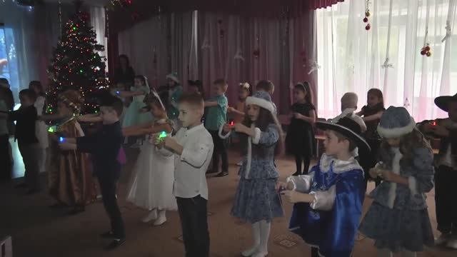 НГ утренник  дсад 28  гр  Пчёлки