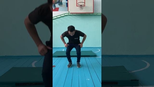 Раздел гимнастика. Упор присев.