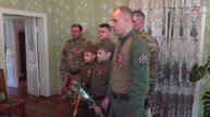 🤝 Военнослужащие ВС РФ поздравили с Днём Победы проживающего в Горловке ветерана ВОВ
