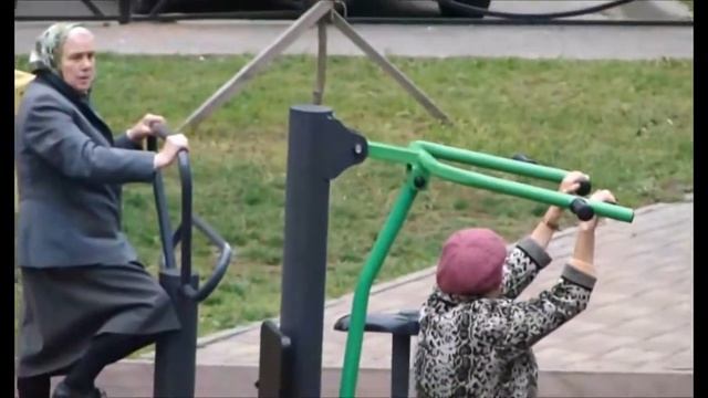 Бабушки решили подкачаться