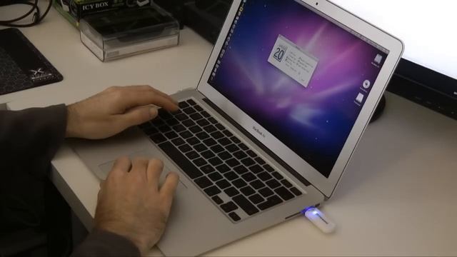 Apple MacBook Air 2010 Storage Upgrade 2 - Transcend JetFlash 620 32GB USB Flash Drive