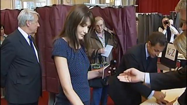 French President and First Lady cast their vote