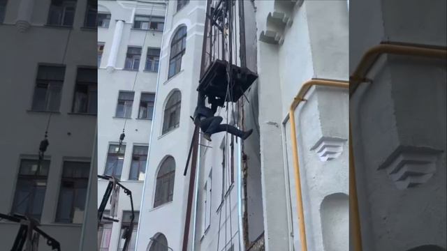 🇷🇺В Москве во время ремонта рухнула шахта лифта в Бобровом переулке — СМИ