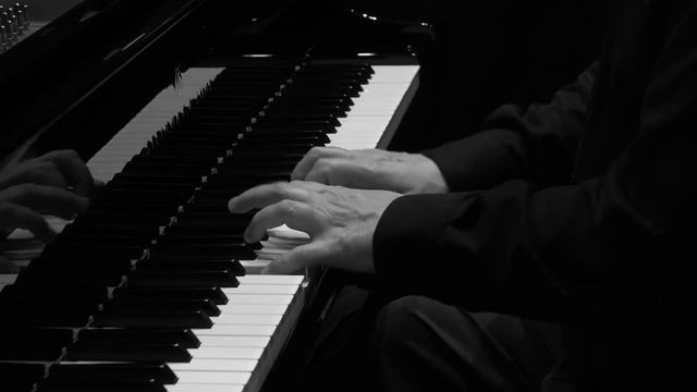 J.S.Bach. Prelude and fugue in G minor (WTC, v.1) - Mikhail Kollontay (piano)