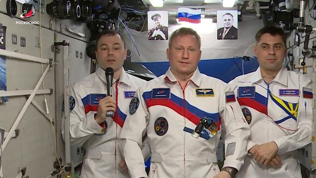 Поздравление от наших КОСМОНАВТОВ С ОРБИТЫ
