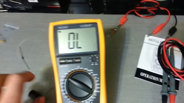 Vichy VC9808+ Digital Multimeter Preliminary Review - Very Short & Incomplete Review [S2trkU7mcxs]