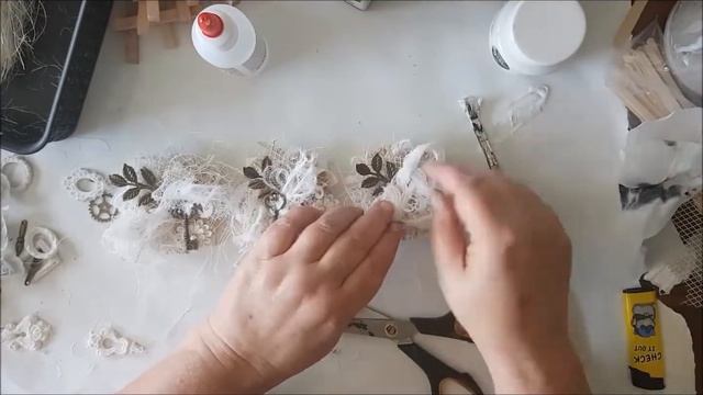 Fun mini mixed media canvases using CrafTangles products