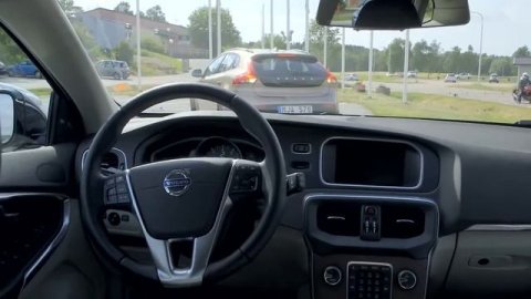 Autonomous parking Volvo V40
