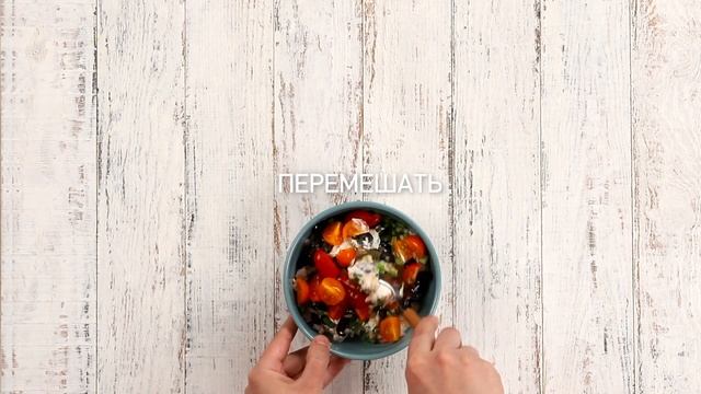 Лодочки из авокадо с креветками и кремчизом