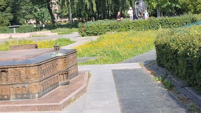 Прогулка по парку рядом с метро Горьковская, Санкт-Петербург