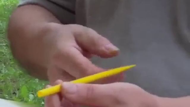 Trinkröhrchenflöte basteln // How to make a straw flute