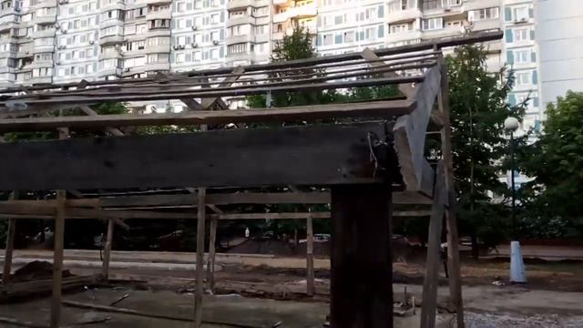 Алея метро Крылатское