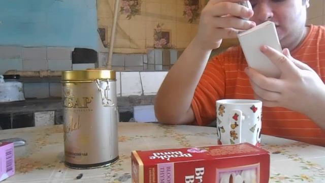 чай брук бонд с подарком в нутри