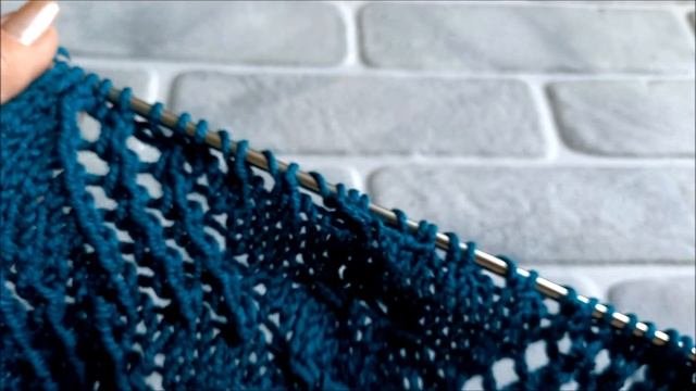✔ Просто интересный центральный ажурный узор спицами