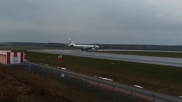 Minsk National Airport           Airbus A330-343                    B-5901 -  Air China