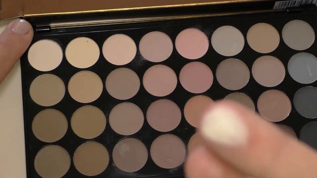 Палетка теней Makeup Revolution Flawless Matte Palette / Первое впечатление / Свотчи / Покупки
