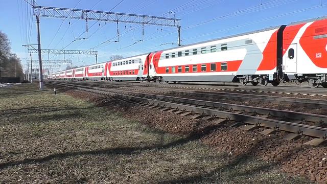 Электровоз ЭП20-032 (ТЧЭ-6) со скорым фирменным поездом "Двухэтажный состав" №102М Москва - Адлер.