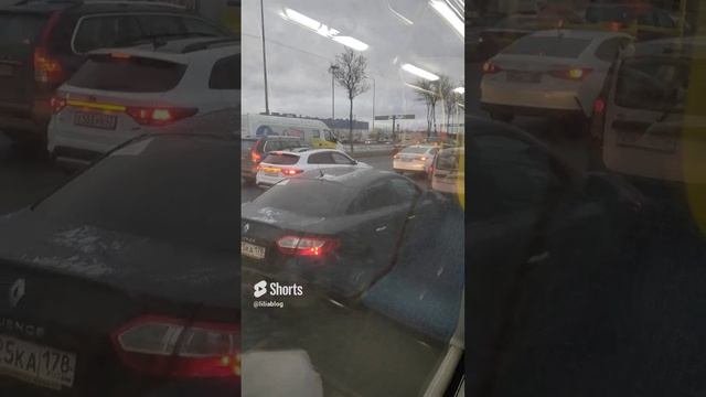 Пробки по дороге в аэропорт в Санкт-Петербурге