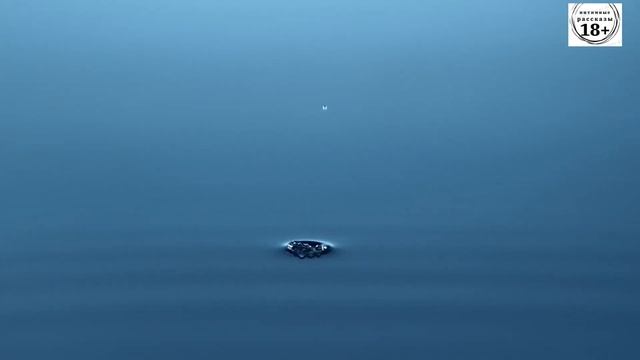 Моя учительница сидела на стуле, в одних черных трусиках