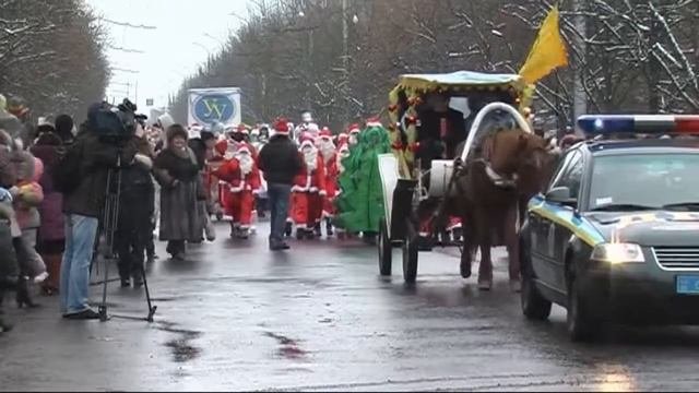парад дедов морозов ГОРЛОВКА 2011.avi